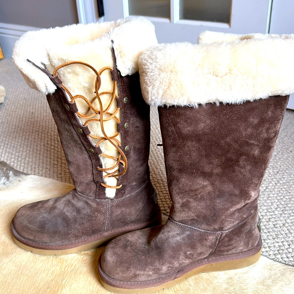 New w/o tags UGG lace-up winter boots. Never worn.